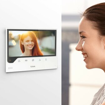 Extel 720308 bedrade intercom met camera + app scherm aan muur