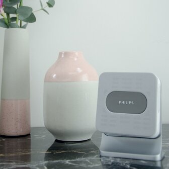 Philips WelcomeBell 300 color draadloze deurbel 531013 ontvanger op tafel