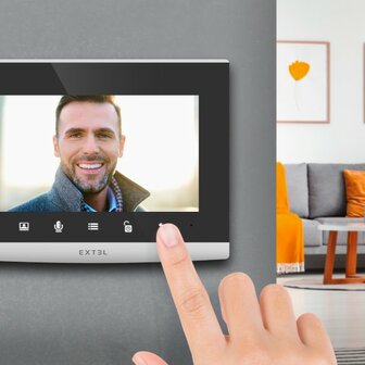 Extel Wave 2 draadloze Wi-Fi intercom met camera + 7 inch scherm aan muur