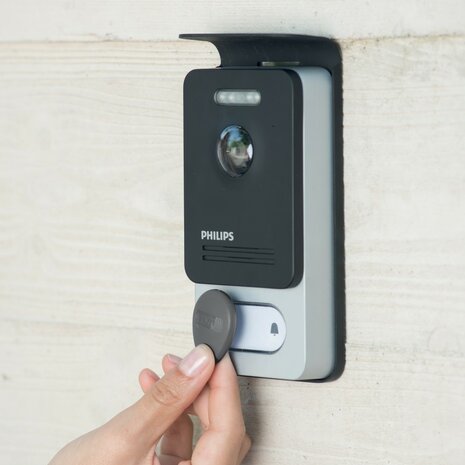 Philips WelcomeEye connect II video deurbel met app 531036 buitenpost met deuropeningstag